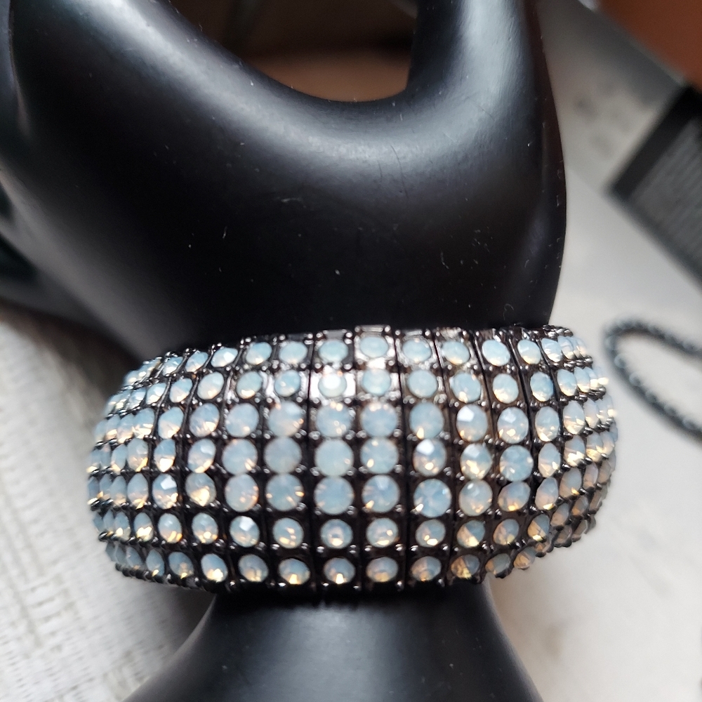 Vintage White Aurora Borealis Irredecent Expansion Stretch Rhinestone Bracelet